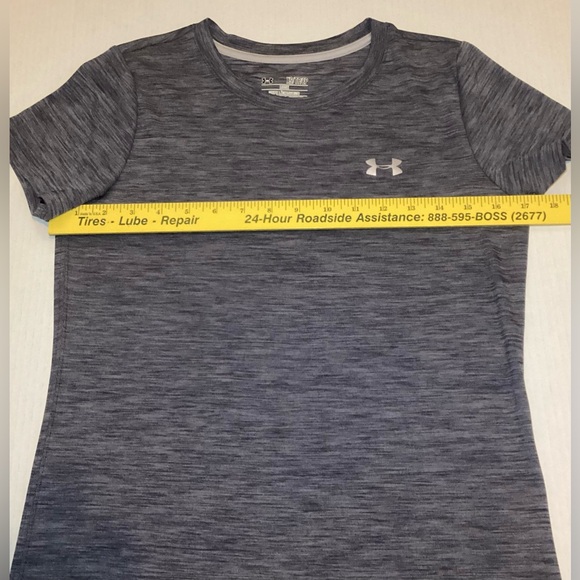 Two Women’s Under Armour Tees XS - Picture 4 of 11